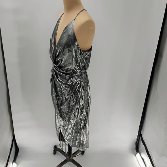 Sheike V-Cut Silver Bodycon Twist Knot Waistline Mini Dress Women's 8 metallic - Picture 11 of 16